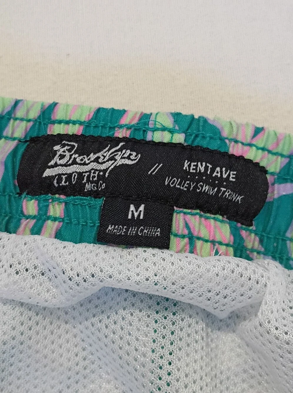 Brooklyn Cloth Kent Avenue volley swim trunks in Sz medium Leafy Tropical Print